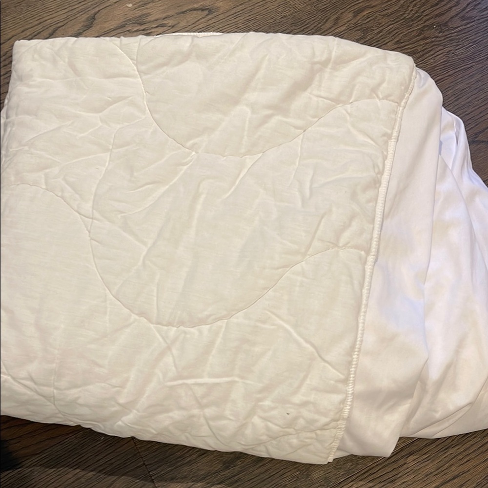 Luxurious White Quilted Comforter